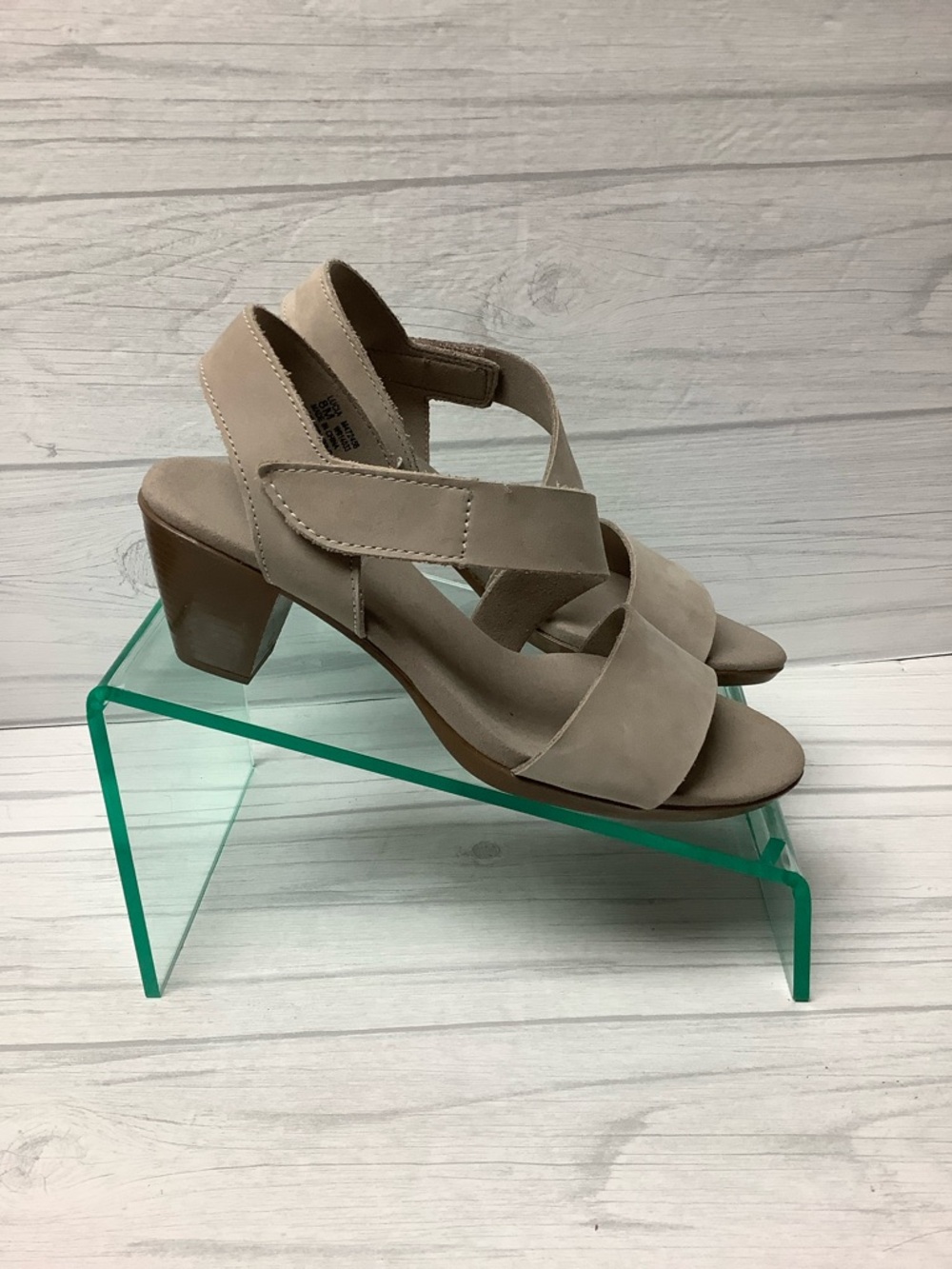 New Munro Crisscross Sandals - Picture 3 of 10